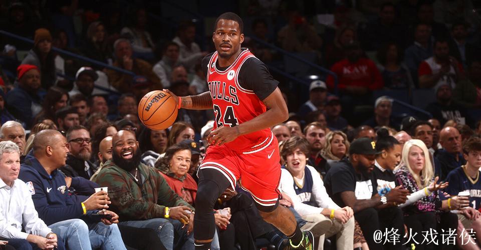 炸裂！贾文特-格林抢断普里查德，迎着怀特完成暴力单手隔扣