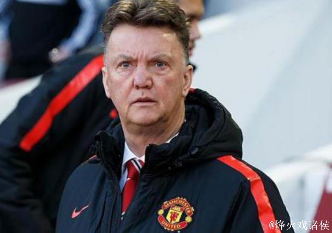 邮报揭秘曼联衰落10年细节：范加尔一上任就手把手教鲁尼点球